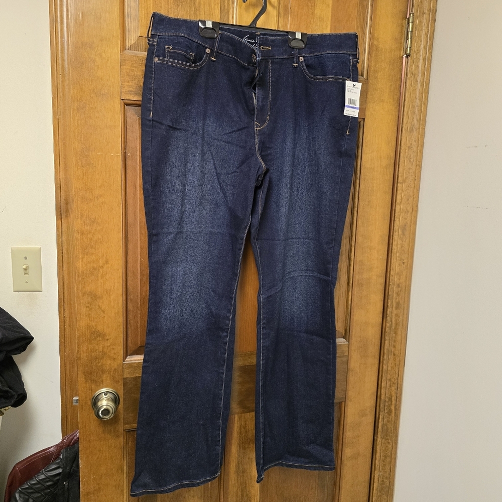 Gloria Vanderbilt Jeans with Slimming Effect Size 18 NWT